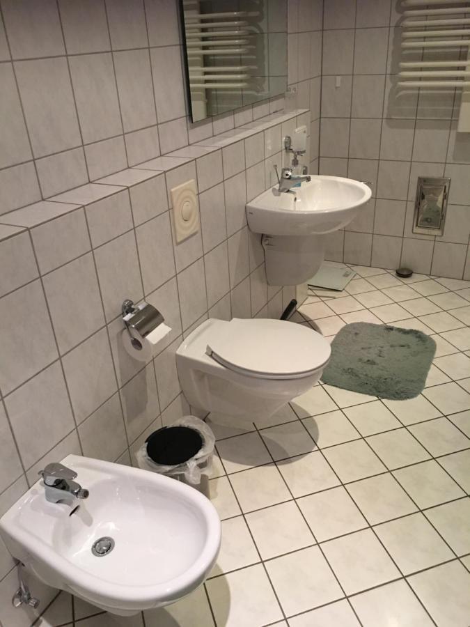 Ferienwohnung Nett อาเดเนา ภายนอก รูปภาพ