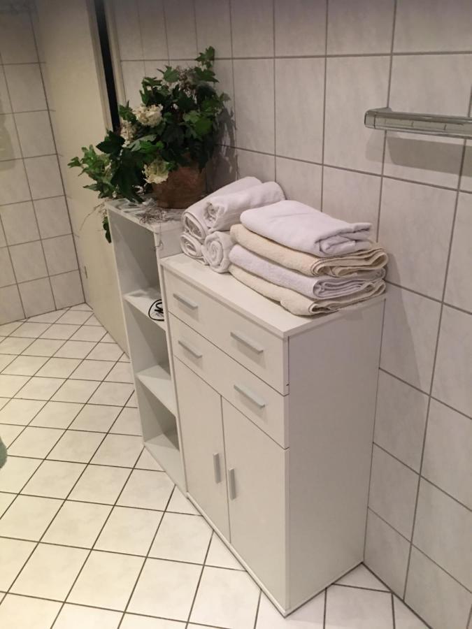 Ferienwohnung Nett อาเดเนา ภายนอก รูปภาพ